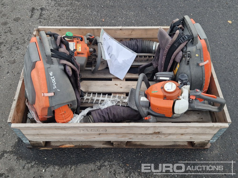 Husqvarna Leaf Blower (2 of) + Hedge Trimmer - Rakennustarvikkeet: kuva Husqvarna Leaf Blower (2 of) + Hedge Trimmer - Rakennustarvikkeet Husqvarna Leaf Blower (2 of) + Hedge Trimmer - Rakennustarvikkeet: kuva Husqvarna Leaf Blower (2 of) + Hedge Trimmer - Rakennustarvikkeet
