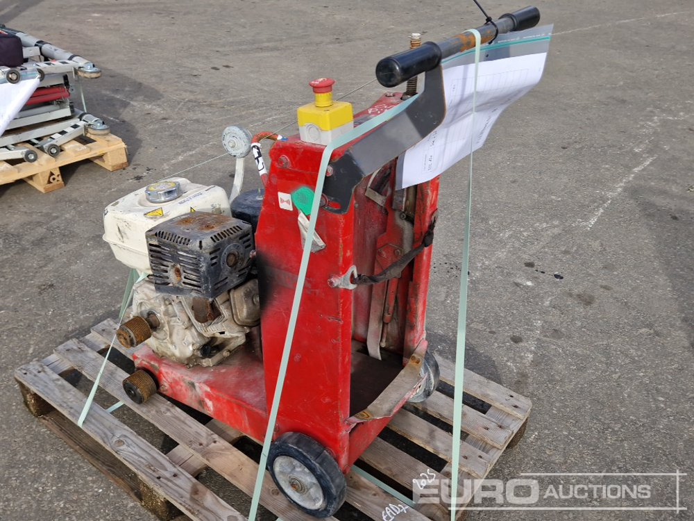 Husqvarna Walk Behind Asphalt Saw - Asfaltinlaskija: kuva Husqvarna Walk Behind Asphalt Saw - Asfaltinlaskija Husqvarna Walk Behind Asphalt Saw - Asfaltinlaskija: kuva Husqvarna Walk Behind Asphalt Saw - Asfaltinlaskija