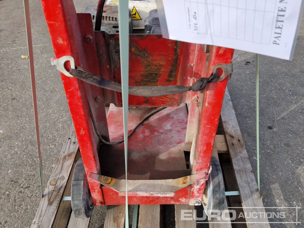 Husqvarna Walk Behind Asphalt Saw - Asfaltinlaskija: kuva Husqvarna Walk Behind Asphalt Saw - Asfaltinlaskija Husqvarna Walk Behind Asphalt Saw - Asfaltinlaskija: kuva Husqvarna Walk Behind Asphalt Saw - Asfaltinlaskija