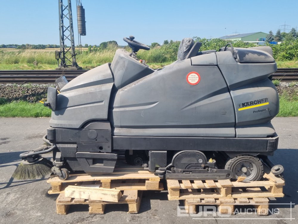 Kärcher R100 Ride on Swerper - Lakaisukone teollisuuteen: kuva Kärcher R100 Ride on Swerper - Lakaisukone teollisuuteen Kärcher R100 Ride on Swerper - Lakaisukone teollisuuteen: kuva Kärcher R100 Ride on Swerper - Lakaisukone teollisuuteen