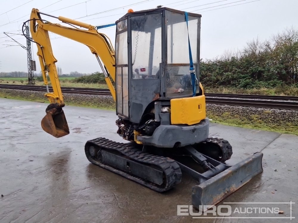 Komatsu PC35 MR-3 - Minikuormaaja: kuva Komatsu PC35 MR-3 - Minikuormaaja Komatsu PC35 MR-3 - Minikuormaaja: kuva Komatsu PC35 MR-3 - Minikuormaaja
