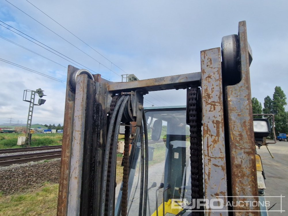 Vastapainotrukki Nissan FJ02A20U: kuva Vastapainotrukki Nissan FJ02A20U