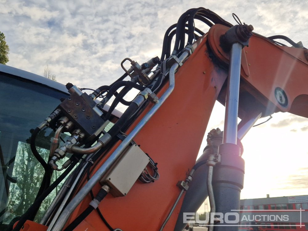 Pyöräalustainen kaivinkone Terex TW150: kuva Pyöräalustainen kaivinkone Terex TW150