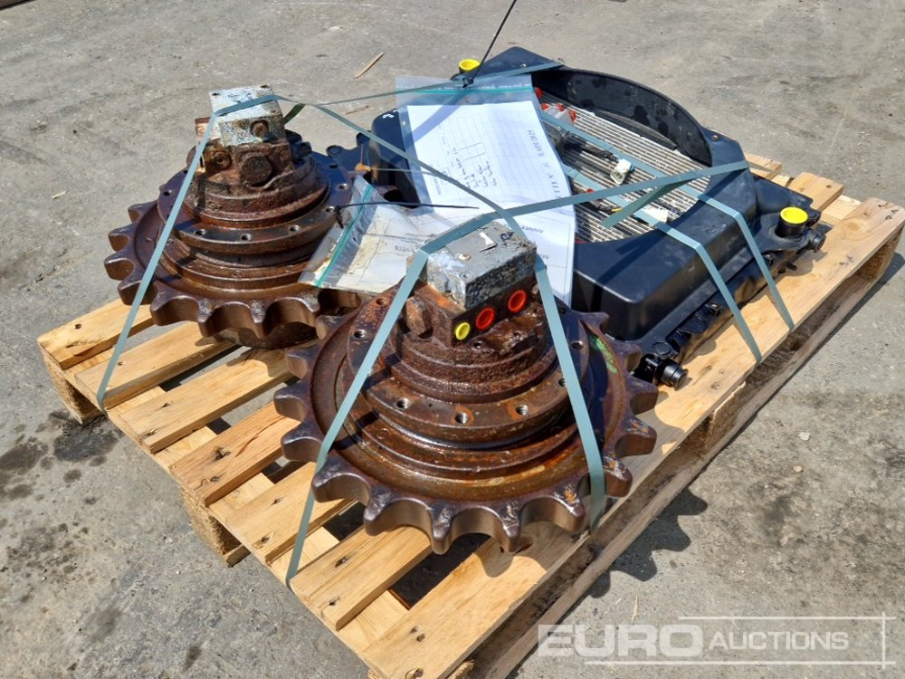 Pallet of Final Drives, Joystick, Radiator to suut Bobcat E50 - Varaosat - Kaivuri: kuva Pallet of Final Drives, Joystick, Radiator to suut Bobcat E50 - Varaosat - Kaivuri Pallet of Final Drives, Joystick, Radiator to suut Bobcat E50 - Varaosat - Kaivuri: kuva Pallet of Final Drives, Joystick, Radiator to suut Bobcat E50 - Varaosat - Kaivuri