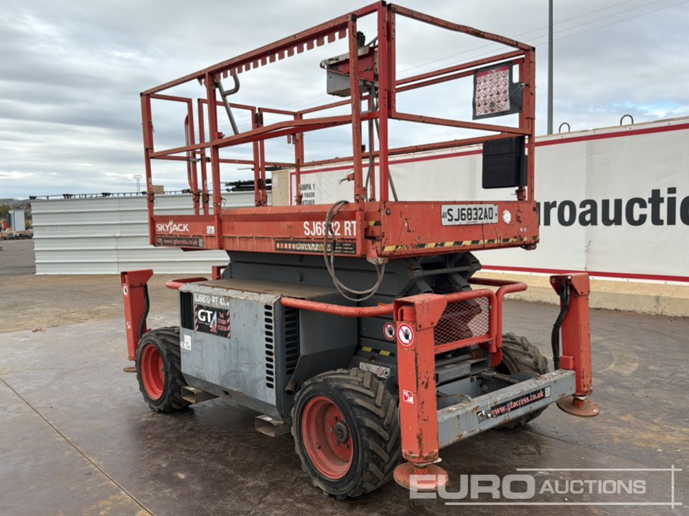 Henkilönostin 2015 SkyJack SJ6832RT: kuva Henkilönostin 2015 SkyJack SJ6832RT