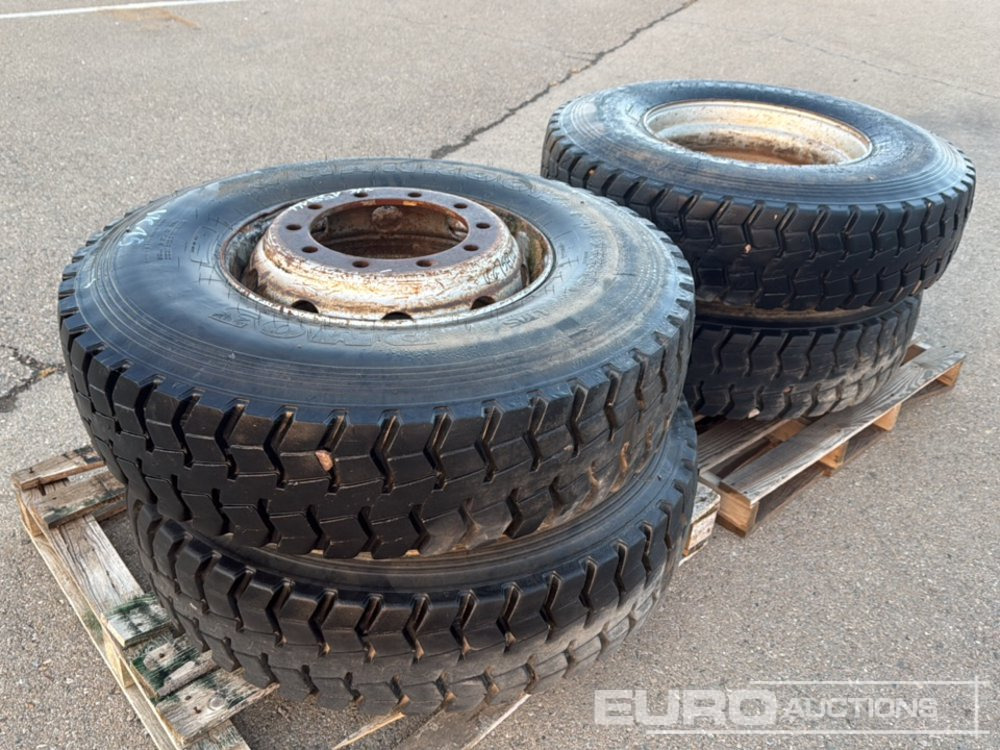 Hankook Pallet of 13R 22.5 Rims & Tyres / Pallet de Ruedas - Rengas: kuva  Hankook Pallet of 13R 22.5 Rims & Tyres / Pallet de Ruedas - Rengas Hankook Pallet of 13R 22.5 Rims & Tyres / Pallet de Ruedas - Rengas: kuva  Hankook Pallet of 13R 22.5 Rims & Tyres / Pallet de Ruedas - Rengas