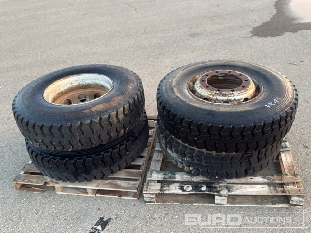 Hankook Pallet of 13R 22.5 Rims & Tyres / Pallet de Ruedas - Rengas: kuva  Hankook Pallet of 13R 22.5 Rims & Tyres / Pallet de Ruedas - Rengas Hankook Pallet of 13R 22.5 Rims & Tyres / Pallet de Ruedas - Rengas: kuva  Hankook Pallet of 13R 22.5 Rims & Tyres / Pallet de Ruedas - Rengas