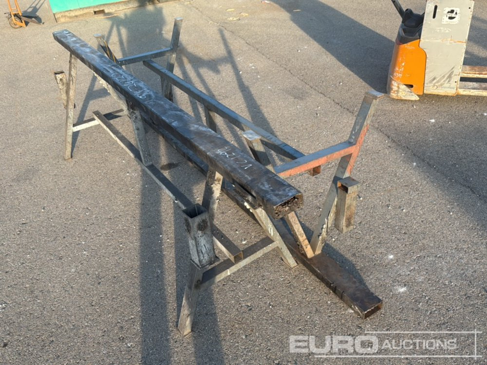 Metal Bench (2 of) - Rakennustarvikkeet: kuva Metal Bench (2 of) - Rakennustarvikkeet Metal Bench (2 of) - Rakennustarvikkeet: kuva Metal Bench (2 of) - Rakennustarvikkeet