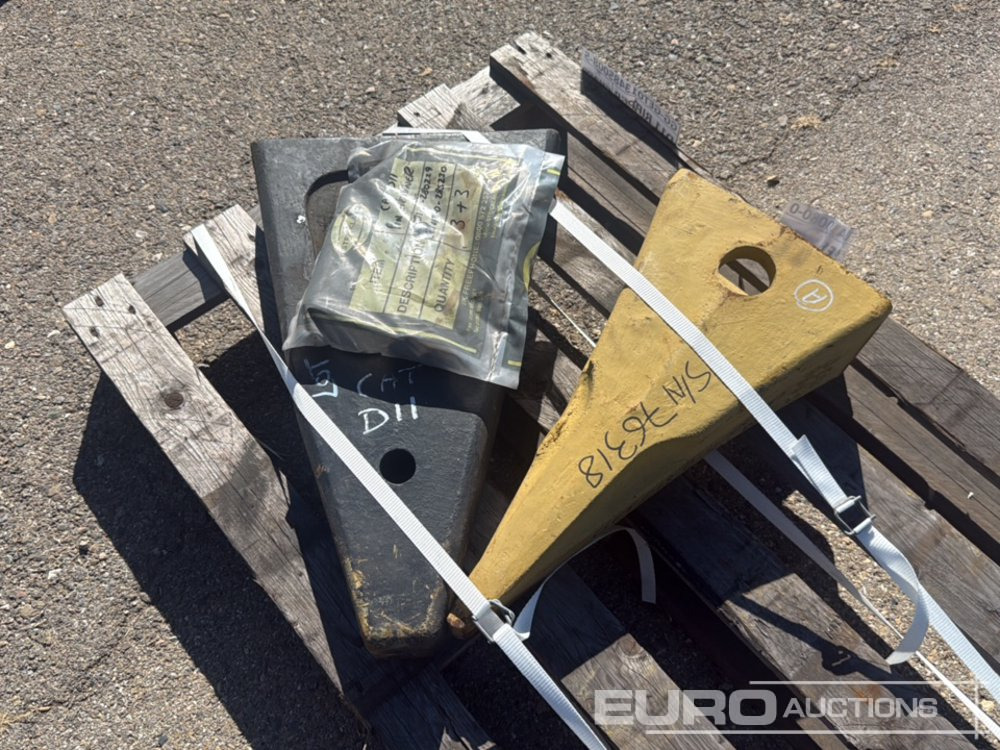 Pallet of Digging Bucket Tooth (2 of) - Varaosat - Kauha: kuva  Pallet of Digging Bucket Tooth (2 of) - Varaosat - Kauha Pallet of Digging Bucket Tooth (2 of) - Varaosat - Kauha: kuva  Pallet of Digging Bucket Tooth (2 of) - Varaosat - Kauha