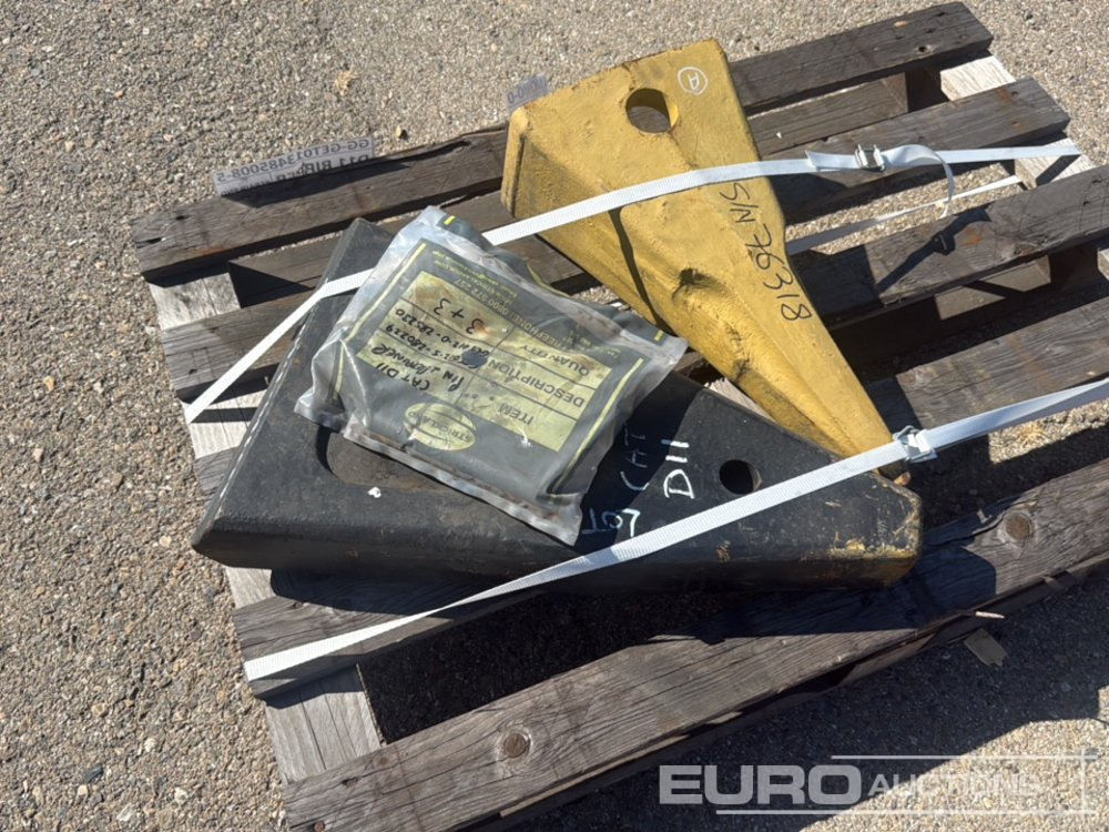 Pallet of Digging Bucket Tooth (2 of) - Varaosat - Kauha: kuva  Pallet of Digging Bucket Tooth (2 of) - Varaosat - Kauha Pallet of Digging Bucket Tooth (2 of) - Varaosat - Kauha: kuva  Pallet of Digging Bucket Tooth (2 of) - Varaosat - Kauha