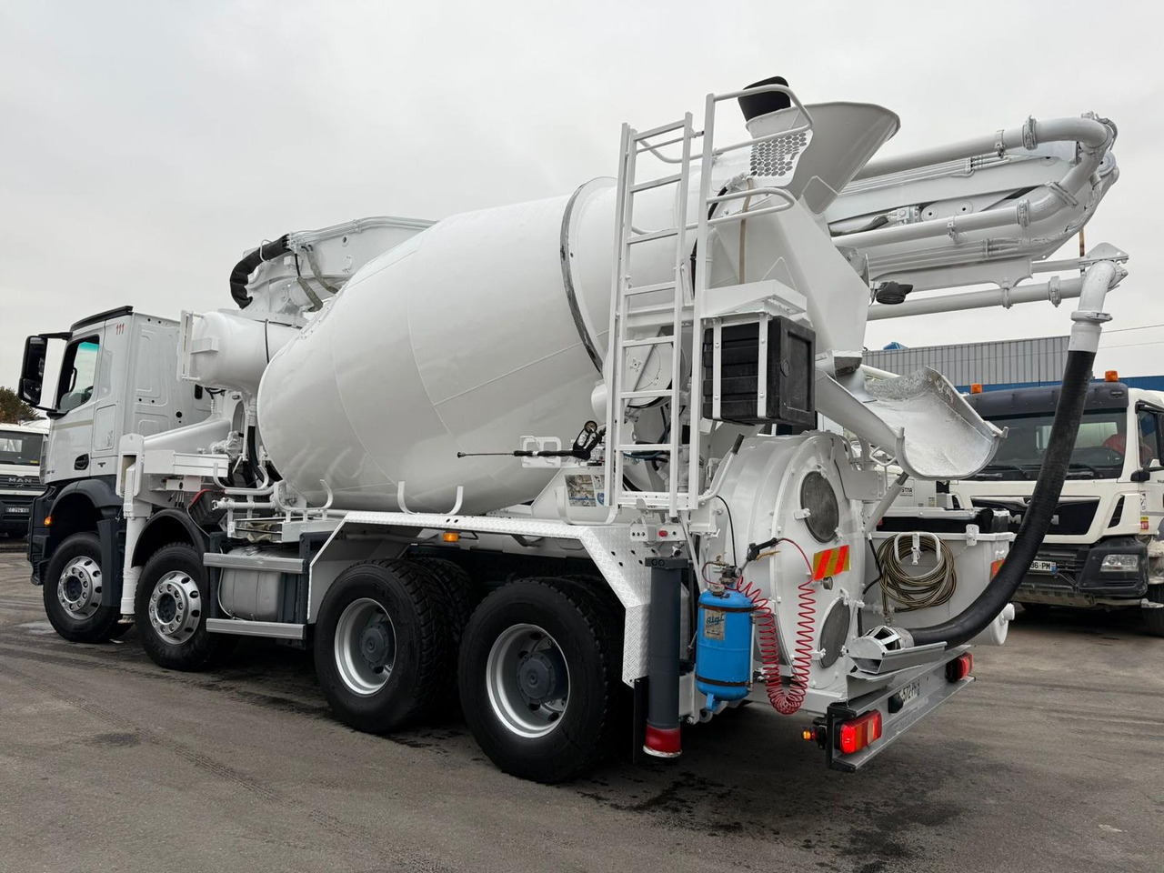 Camion mixo-pompe Arocs 3240 EE-572-PH - Betonipumppuauto: kuva Camion mixo-pompe Arocs 3240 EE-572-PH - Betonipumppuauto Camion mixo-pompe Arocs 3240 EE-572-PH - Betonipumppuauto: kuva Camion mixo-pompe Arocs 3240 EE-572-PH - Betonipumppuauto