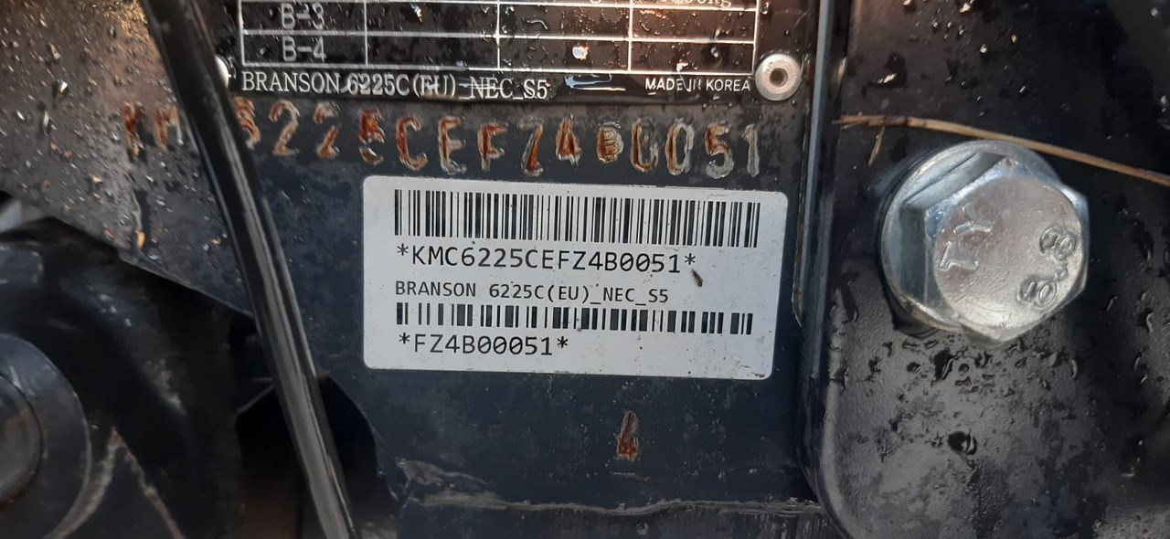 Branson Branson 6225C - Traktori: kuva Branson Branson 6225C - Traktori Branson Branson 6225C - Traktori: kuva Branson Branson 6225C - Traktori