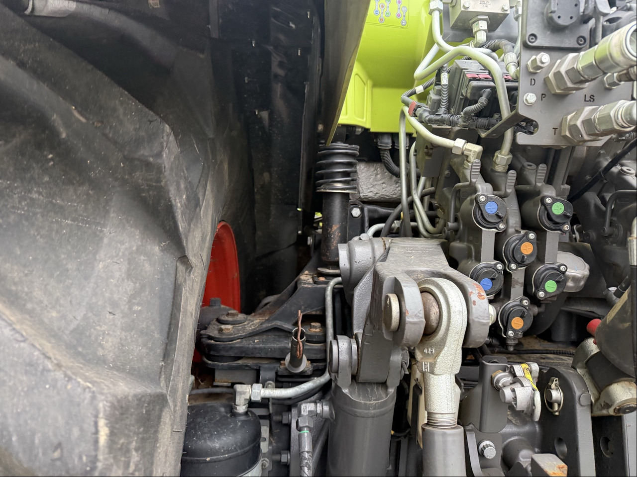 Claas Axion 870 C-Matic - Traktori: kuva Claas Axion 870 C-Matic - Traktori Claas Axion 870 C-Matic - Traktori: kuva Claas Axion 870 C-Matic - Traktori