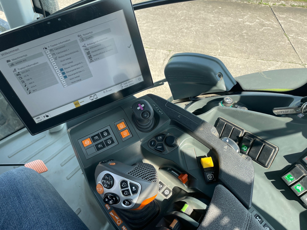 Claas Axion 870 CMATIC - Traktori: kuva Claas Axion 870 CMATIC - Traktori Claas Axion 870 CMATIC - Traktori: kuva Claas Axion 870 CMATIC - Traktori