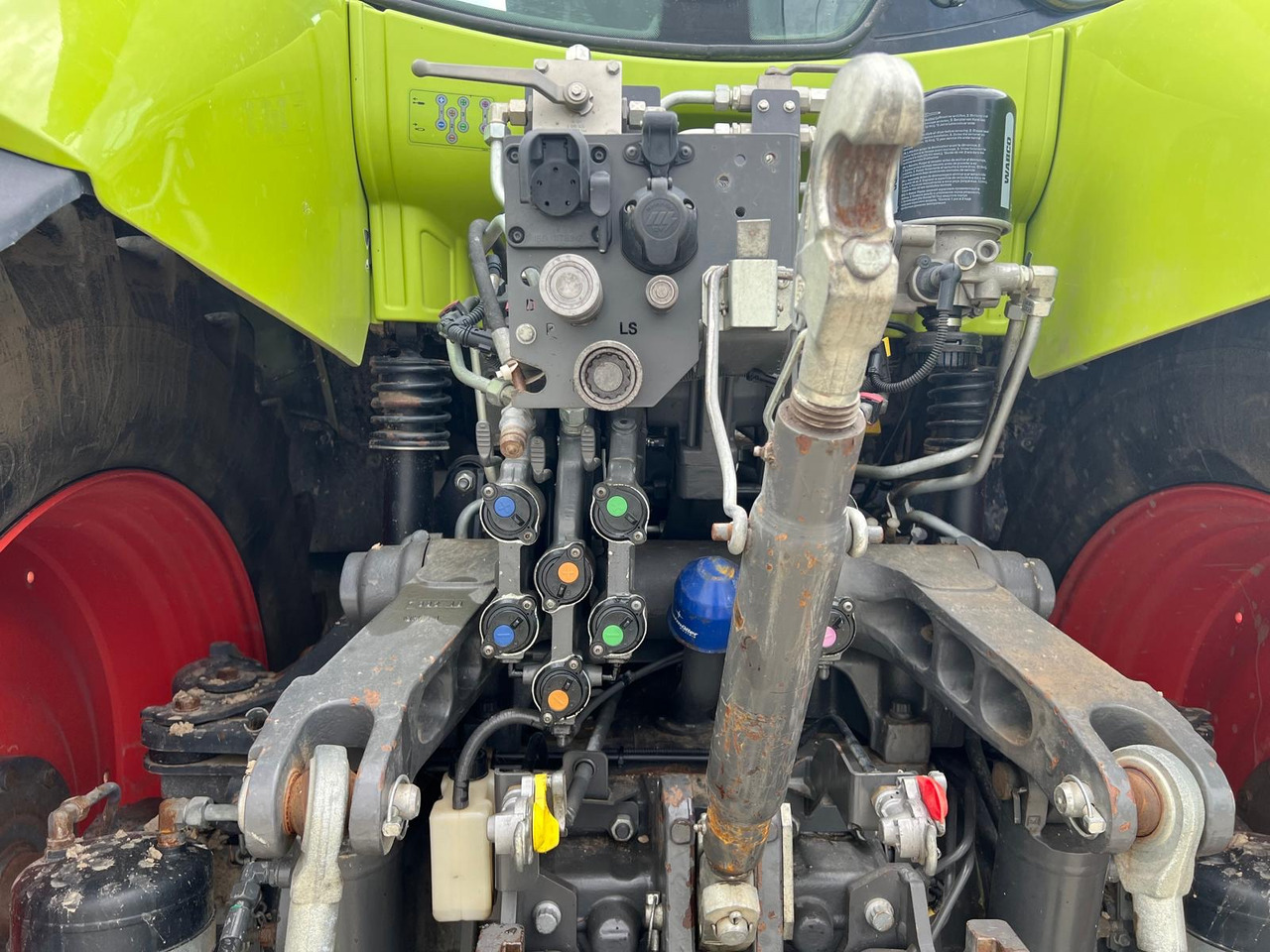 Claas Axion 870 CMatic - Traktori: kuva Claas Axion 870 CMatic - Traktori Claas Axion 870 CMatic - Traktori: kuva Claas Axion 870 CMatic - Traktori