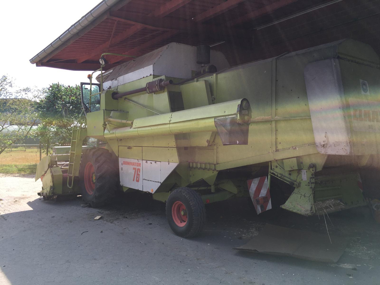 Claas Dominator 76 - Leikkuupuimuri: kuva Claas Dominator 76 - Leikkuupuimuri Claas Dominator 76 - Leikkuupuimuri: kuva Claas Dominator 76 - Leikkuupuimuri