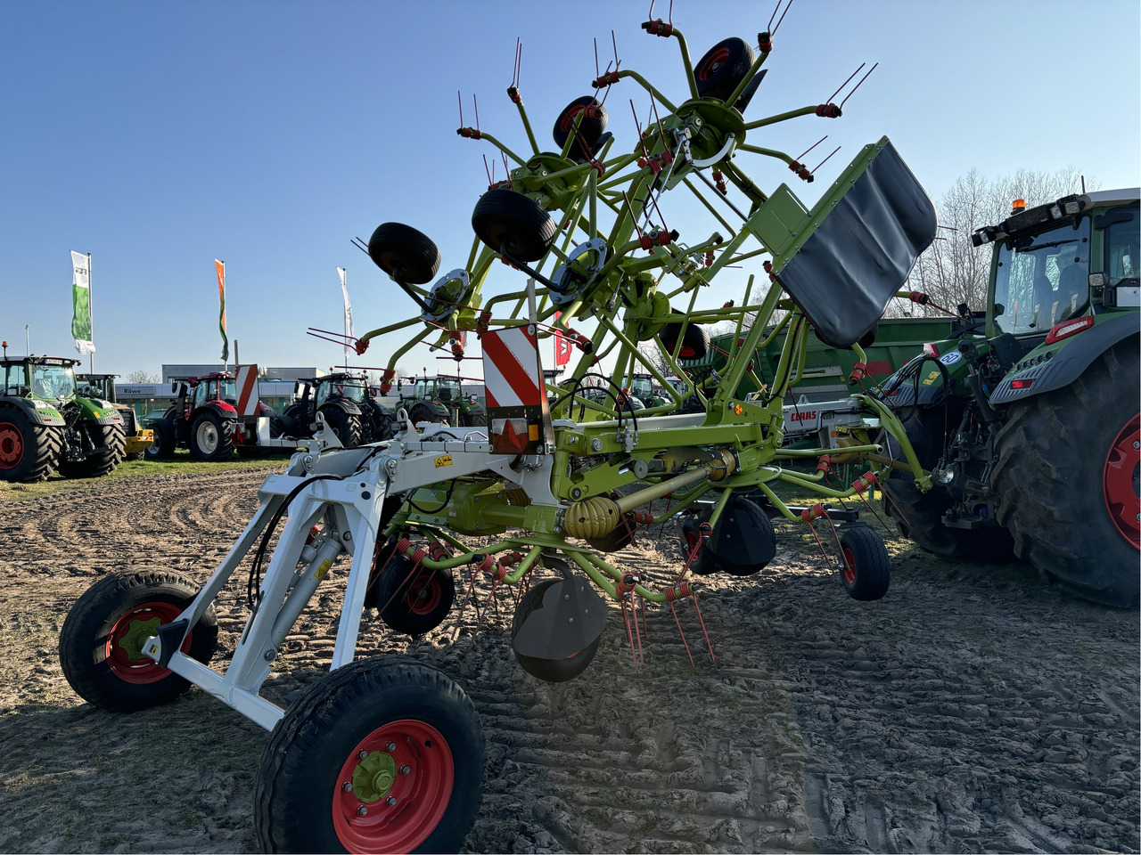 Claas Volto 1300 Wender - Pöyhin: kuva Claas Volto 1300 Wender - Pöyhin Claas Volto 1300 Wender - Pöyhin: kuva Claas Volto 1300 Wender - Pöyhin