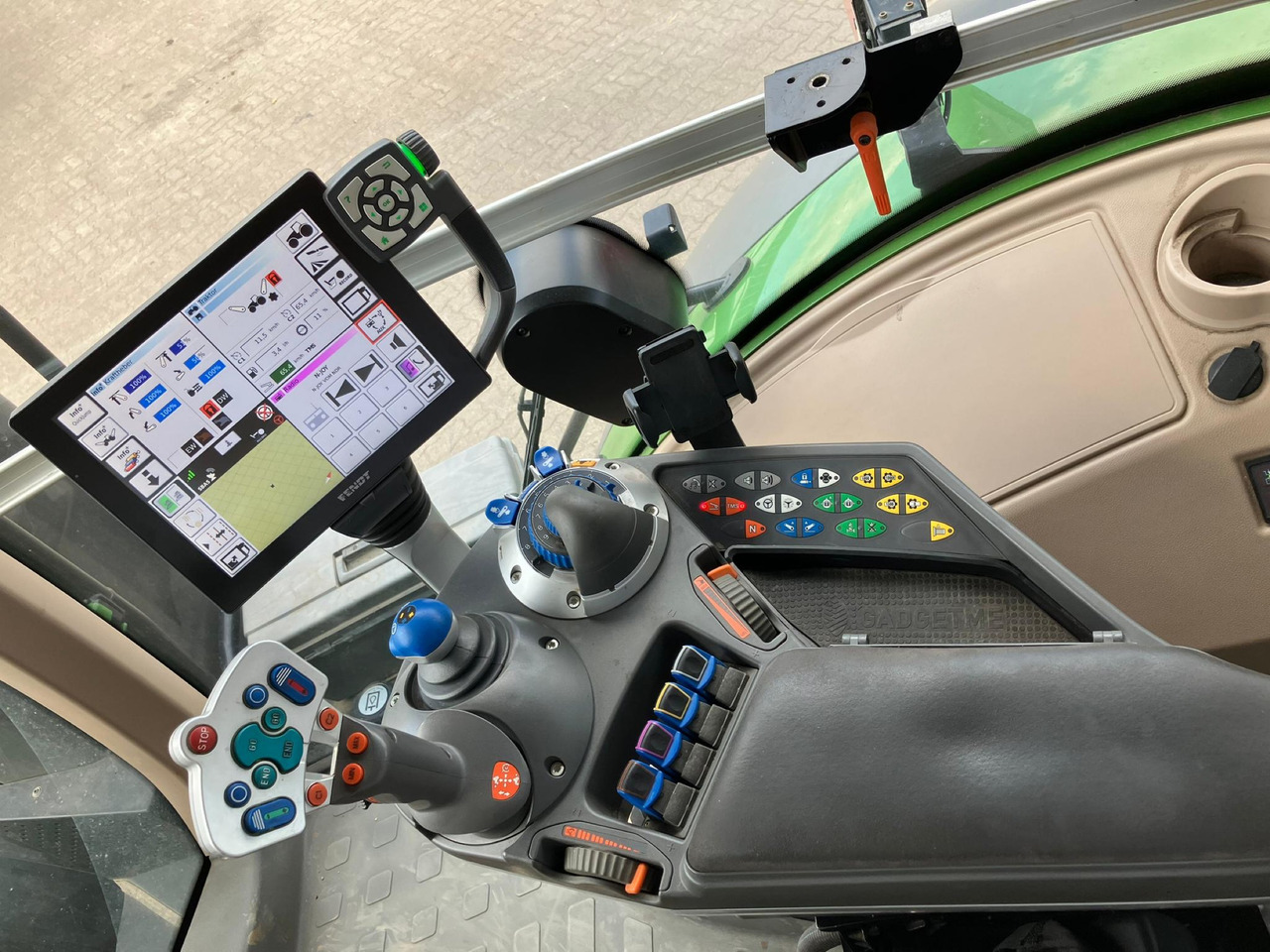 Fendt 1050 Vario Gen2 Profi Plus - Traktori: kuva Fendt 1050 Vario Gen2 Profi Plus - Traktori Fendt 1050 Vario Gen2 Profi Plus - Traktori: kuva Fendt 1050 Vario Gen2 Profi Plus - Traktori