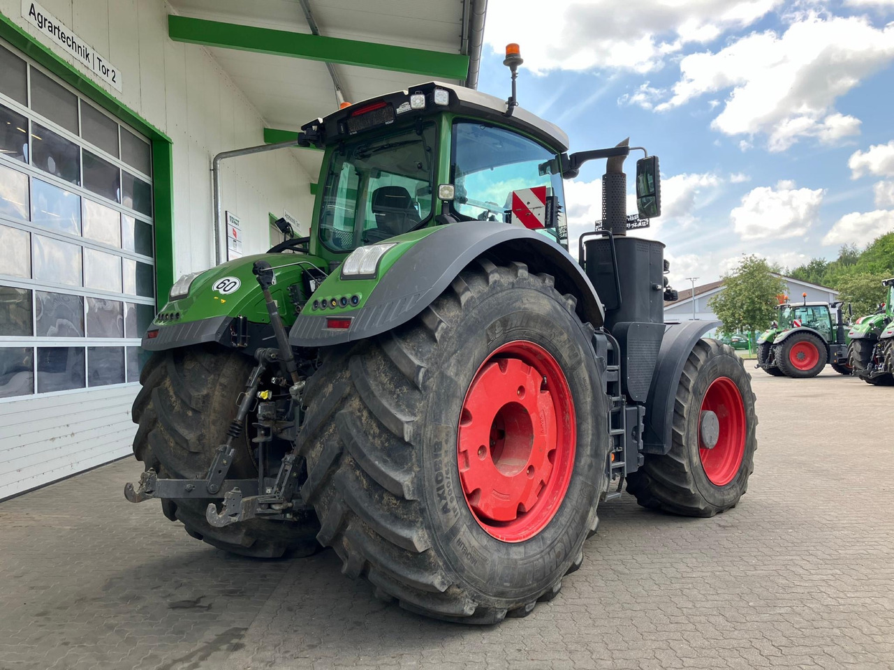 Fendt 1050 Vario Gen2 Profi Plus - Traktori: kuva Fendt 1050 Vario Gen2 Profi Plus - Traktori Fendt 1050 Vario Gen2 Profi Plus - Traktori: kuva Fendt 1050 Vario Gen2 Profi Plus - Traktori