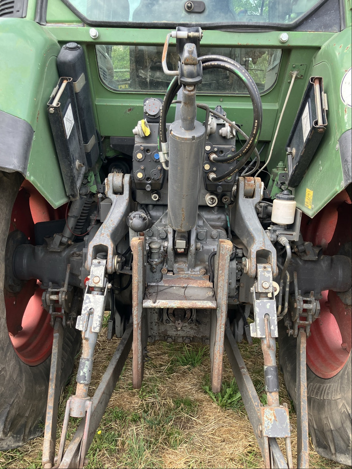 Fendt 712 COM1 - Traktori: kuva Fendt 712 COM1 - Traktori Fendt 712 COM1 - Traktori: kuva Fendt 712 COM1 - Traktori