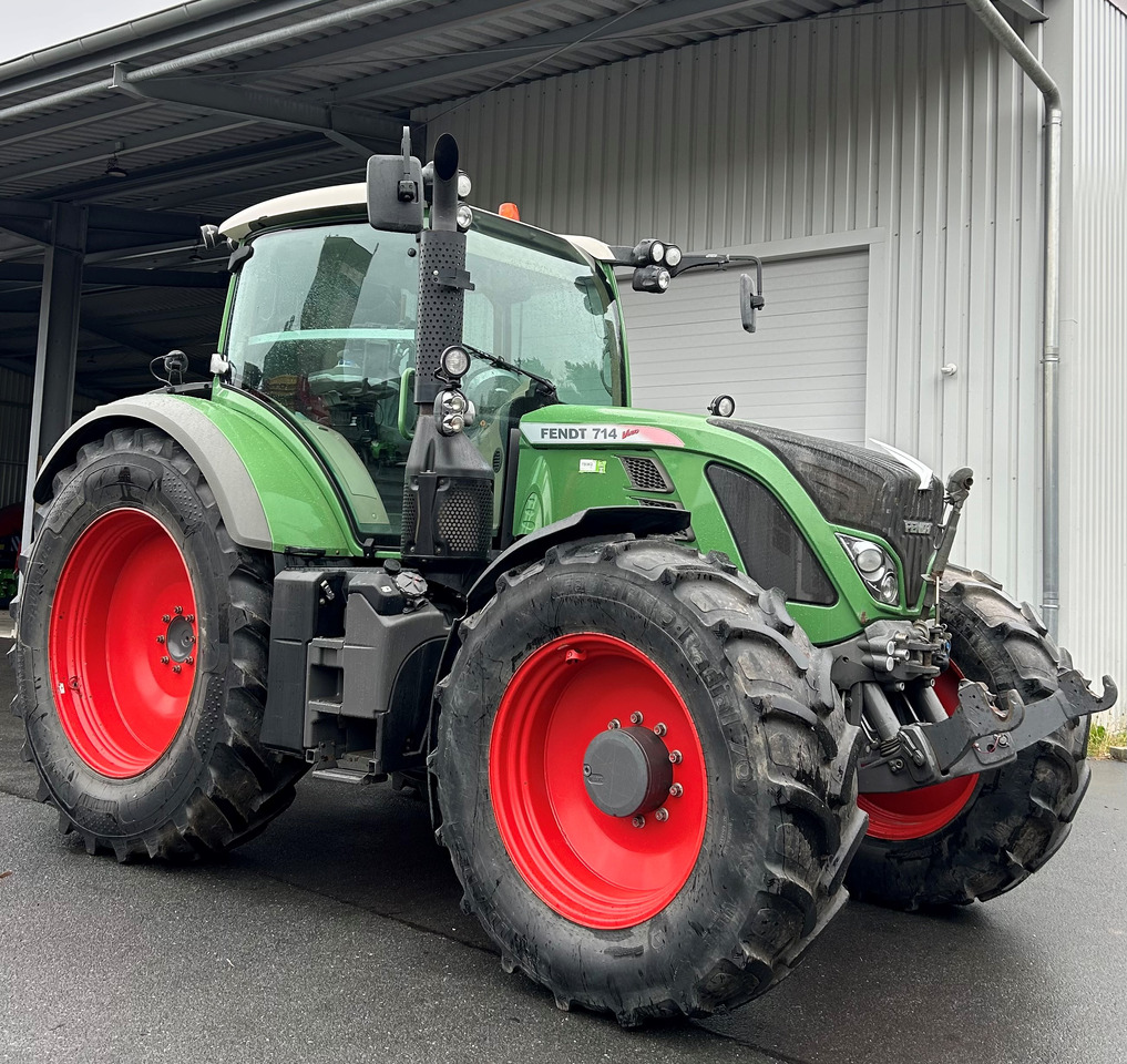 Fendt 714 Vario SCR Profi - Traktori: kuva Fendt 714 Vario SCR Profi - Traktori Fendt 714 Vario SCR Profi - Traktori: kuva Fendt 714 Vario SCR Profi - Traktori