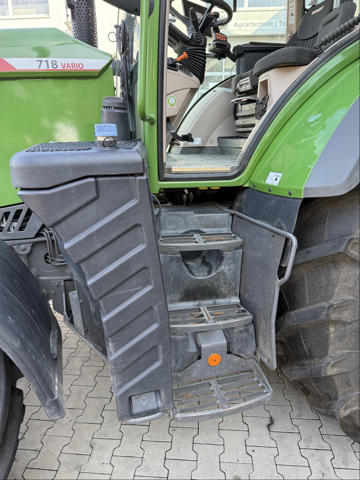Fendt 718 Vario Gen6 PowerPlus - Traktori: kuva Fendt 718 Vario Gen6 PowerPlus - Traktori Fendt 718 Vario Gen6 PowerPlus - Traktori: kuva Fendt 718 Vario Gen6 PowerPlus - Traktori
