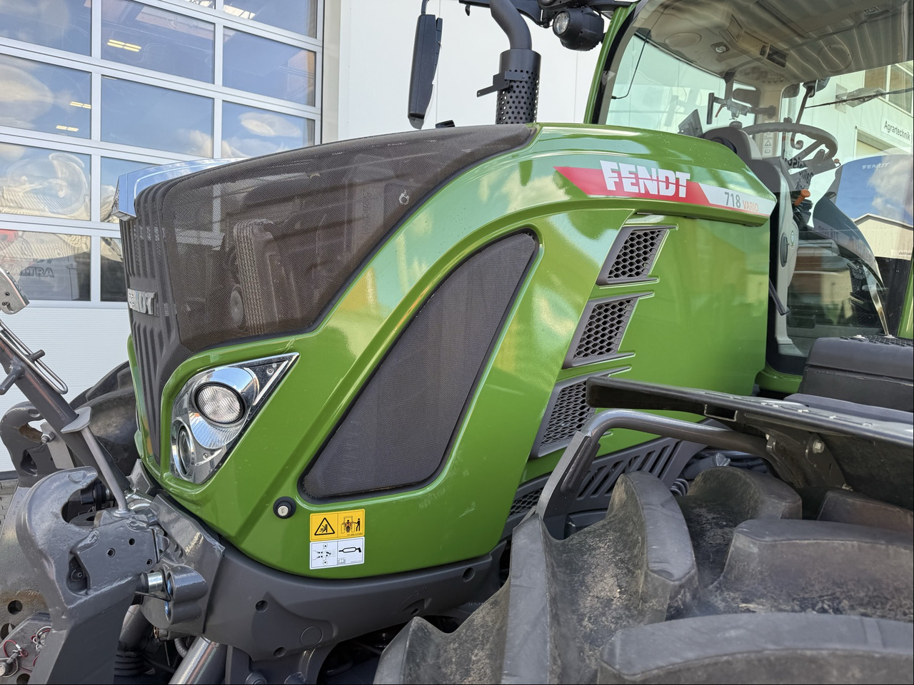 Fendt 718 Vario Gen6 ProfiPlus - Traktori: kuva Fendt 718 Vario Gen6 ProfiPlus - Traktori Fendt 718 Vario Gen6 ProfiPlus - Traktori: kuva Fendt 718 Vario Gen6 ProfiPlus - Traktori