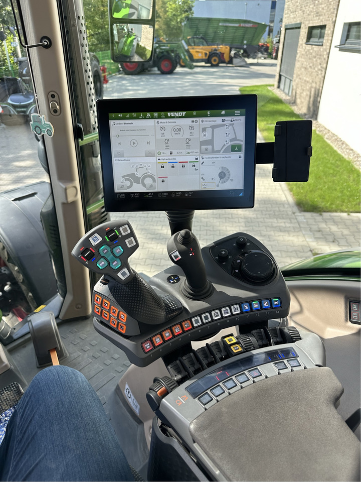Fendt 724 Gen6 ProfiPlus - Traktori: kuva Fendt 724 Gen6 ProfiPlus - Traktori Fendt 724 Gen6 ProfiPlus - Traktori: kuva Fendt 724 Gen6 ProfiPlus - Traktori