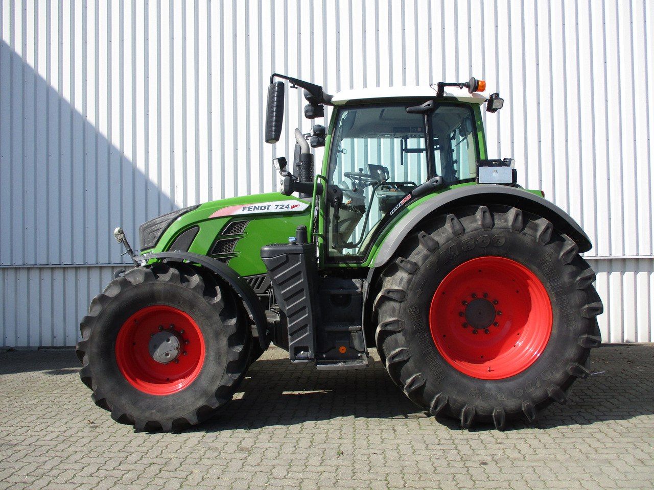 Fendt 724 Vario S4 ProfiPlus - Traktori: kuva Fendt 724 Vario S4 ProfiPlus - Traktori Fendt 724 Vario S4 ProfiPlus - Traktori: kuva Fendt 724 Vario S4 ProfiPlus - Traktori