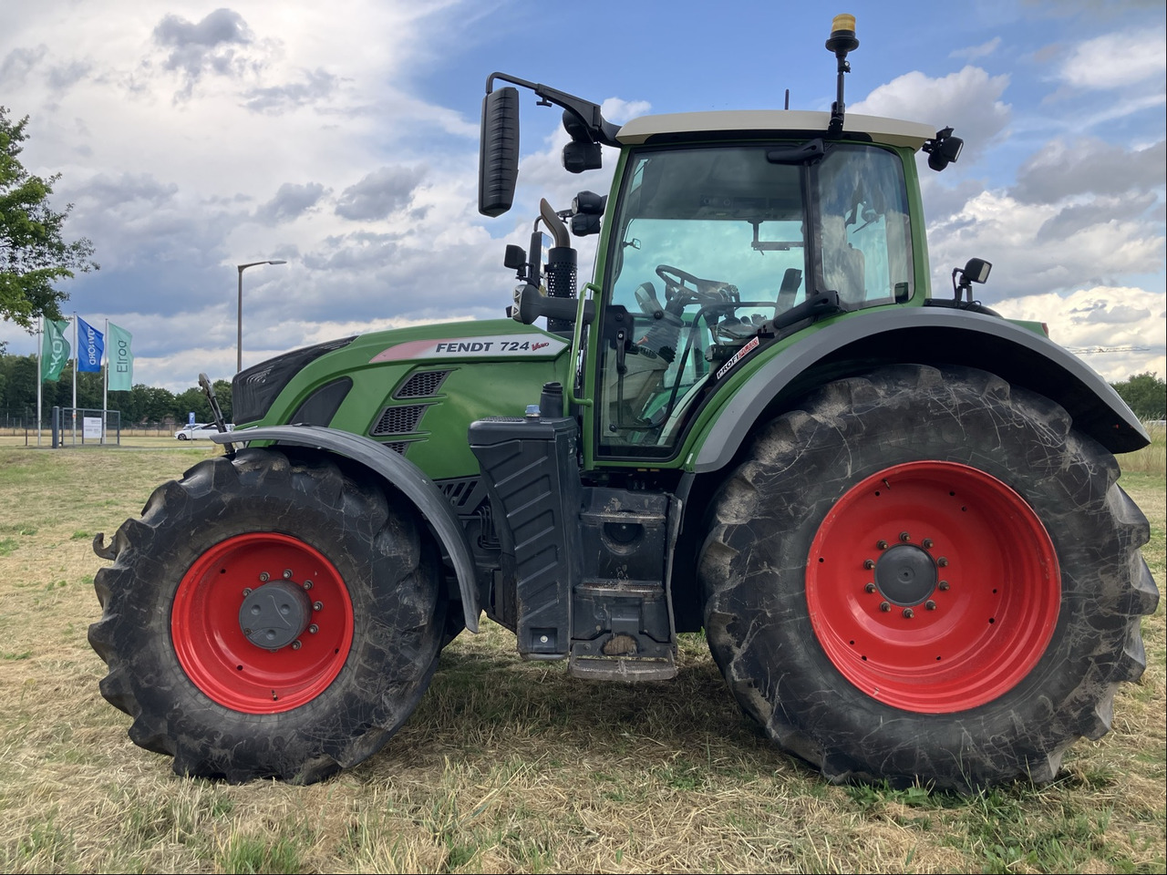 Fendt 724 Vario S4 - Traktori: kuva Fendt 724 Vario S4 - Traktori Fendt 724 Vario S4 - Traktori: kuva Fendt 724 Vario S4 - Traktori