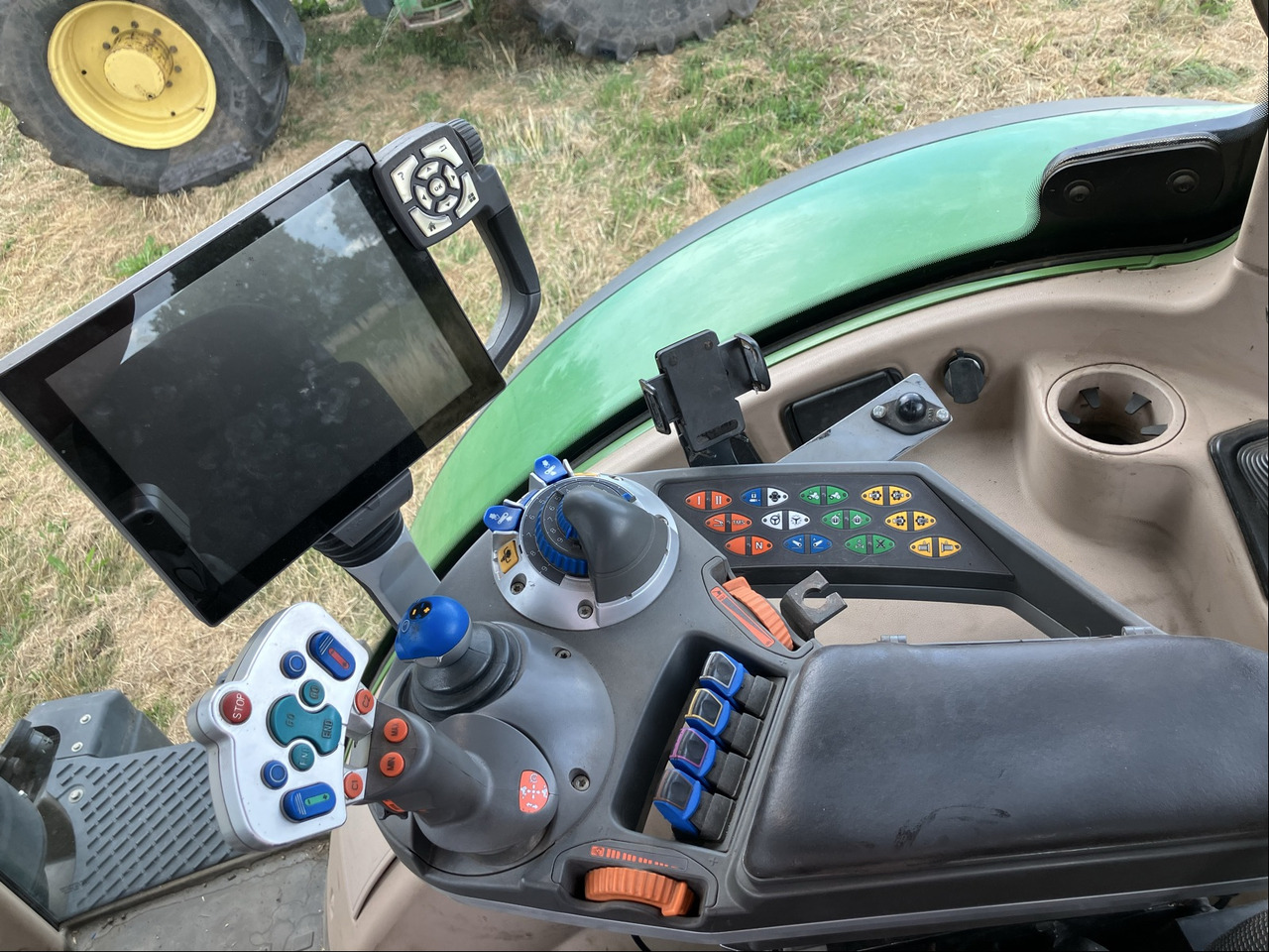 Fendt 724 Vario S4 - Traktori: kuva Fendt 724 Vario S4 - Traktori Fendt 724 Vario S4 - Traktori: kuva Fendt 724 Vario S4 - Traktori