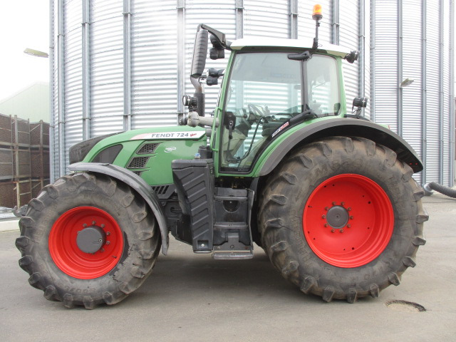 Fendt 724 Vario SCR Profi Plus - Traktori: kuva Fendt 724 Vario SCR Profi Plus - Traktori Fendt 724 Vario SCR Profi Plus - Traktori: kuva Fendt 724 Vario SCR Profi Plus - Traktori