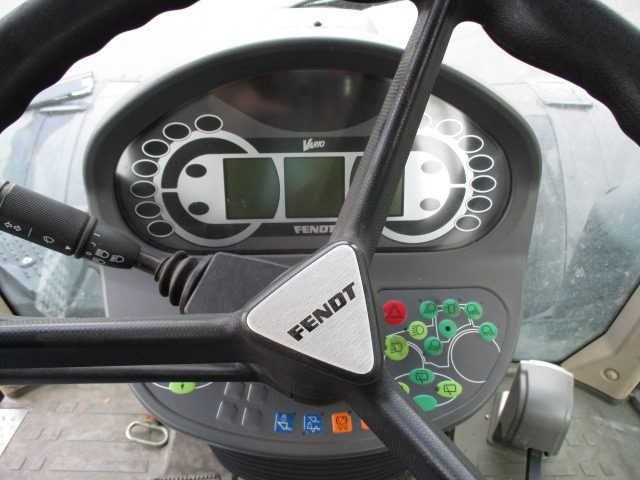 Fendt 724 Vario SCR Profi Plus - Traktori: kuva Fendt 724 Vario SCR Profi Plus - Traktori Fendt 724 Vario SCR Profi Plus - Traktori: kuva Fendt 724 Vario SCR Profi Plus - Traktori