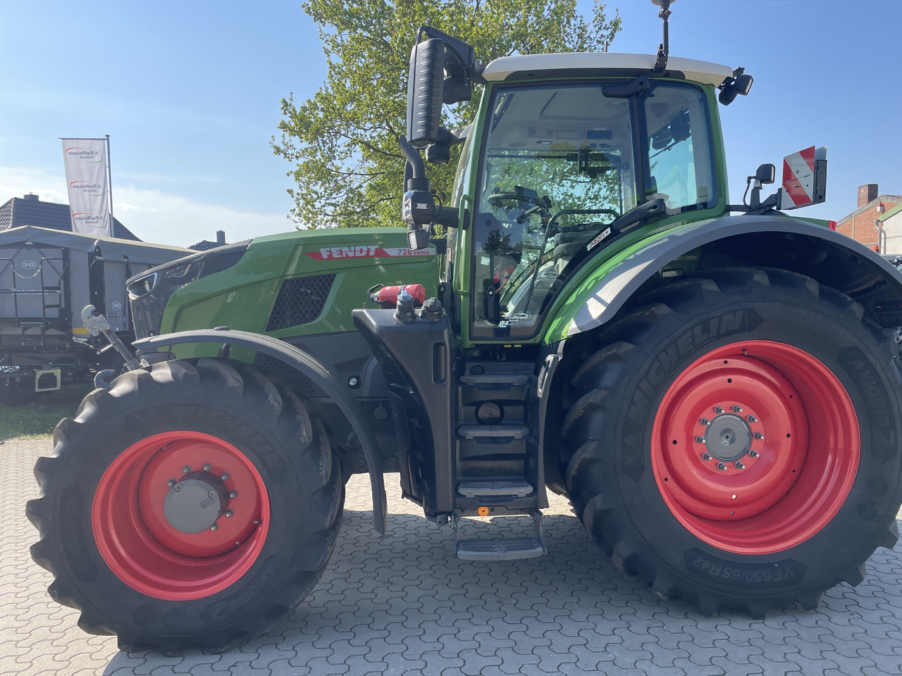 Fendt 728 Vario Gen7 Profi Setting2 - Traktori: kuva Fendt 728 Vario Gen7 Profi Setting2 - Traktori Fendt 728 Vario Gen7 Profi Setting2 - Traktori: kuva Fendt 728 Vario Gen7 Profi Setting2 - Traktori