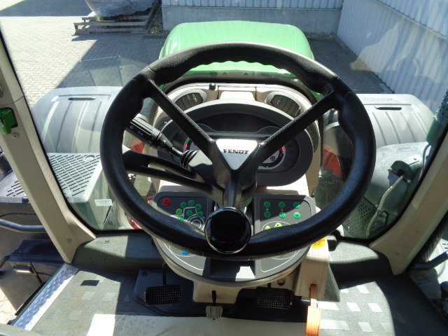 Fendt 824 Vario S4 ProfiPlus - Traktori: kuva Fendt 824 Vario S4 ProfiPlus - Traktori Fendt 824 Vario S4 ProfiPlus - Traktori: kuva Fendt 824 Vario S4 ProfiPlus - Traktori