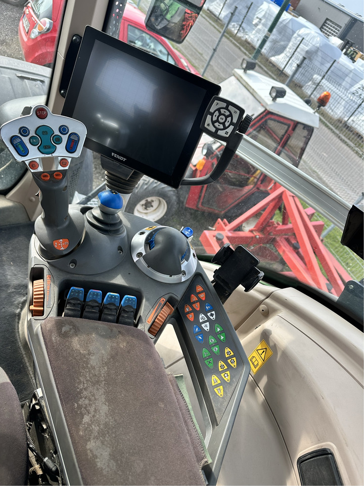Fendt 828 S4 Profi Plus - Traktori: kuva Fendt 828 S4 Profi Plus - Traktori Fendt 828 S4 Profi Plus - Traktori: kuva Fendt 828 S4 Profi Plus - Traktori