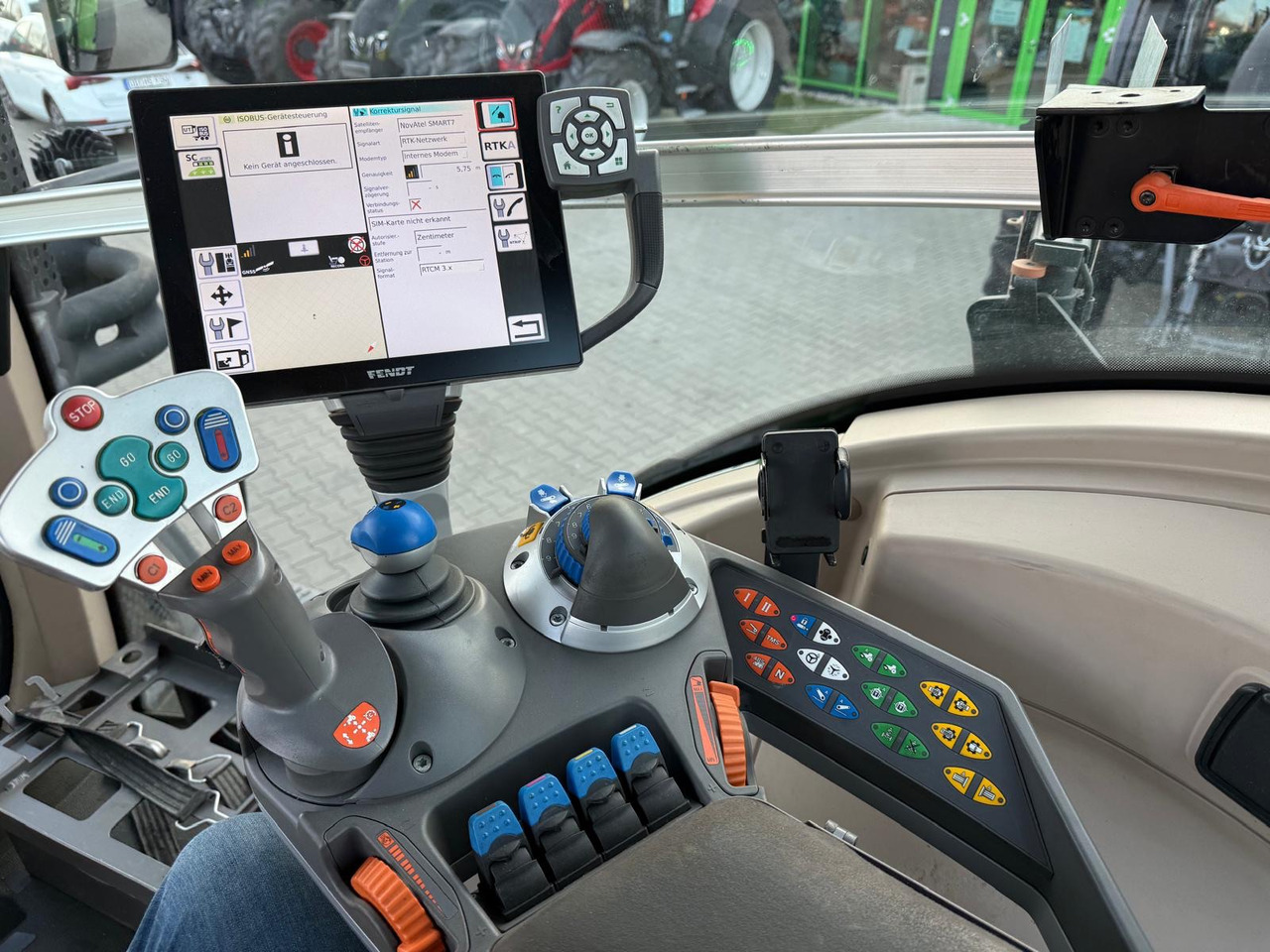 Fendt 828 Vario S4 ProfiPlus - Traktori: kuva Fendt 828 Vario S4 ProfiPlus - Traktori Fendt 828 Vario S4 ProfiPlus - Traktori: kuva Fendt 828 Vario S4 ProfiPlus - Traktori