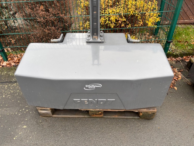 Fendt Belastungsgewicht 2500 kg - Traktori: kuva Fendt Belastungsgewicht 2500 kg - Traktori Fendt Belastungsgewicht 2500 kg - Traktori: kuva Fendt Belastungsgewicht 2500 kg - Traktori