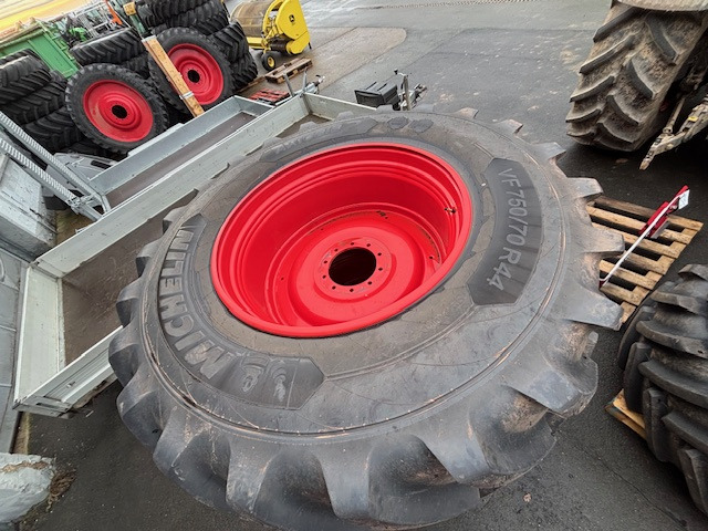 Fendt VF650/60R38 MI VF750/70R44 MI - Traktori: kuva Fendt VF650/60R38 MI VF750/70R44 MI - Traktori Fendt VF650/60R38 MI VF750/70R44 MI - Traktori: kuva Fendt VF650/60R38 MI VF750/70R44 MI - Traktori