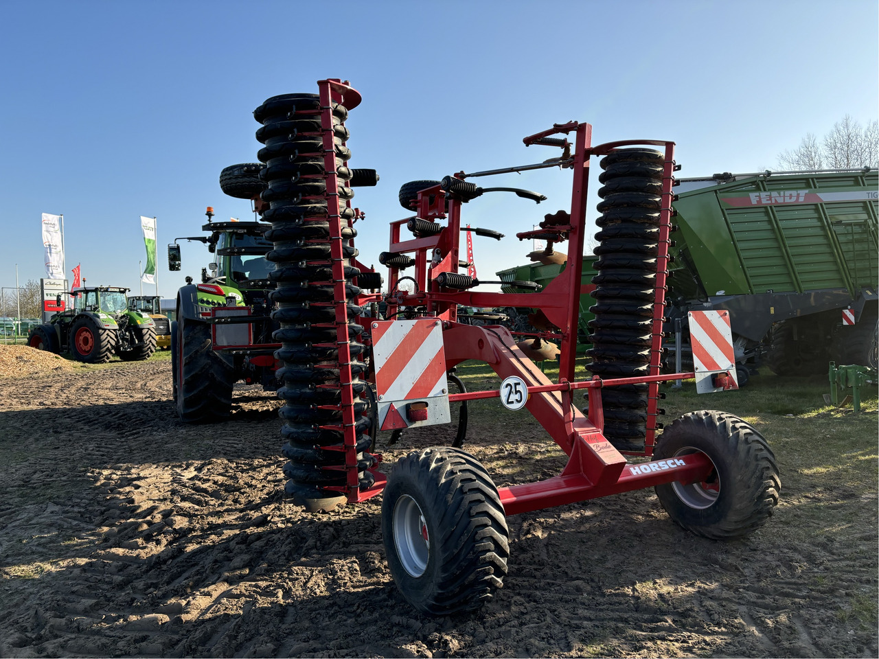 Horsch Terrano 5 FX - Kultivaattori: kuva Horsch Terrano 5 FX - Kultivaattori Horsch Terrano 5 FX - Kultivaattori: kuva Horsch Terrano 5 FX - Kultivaattori