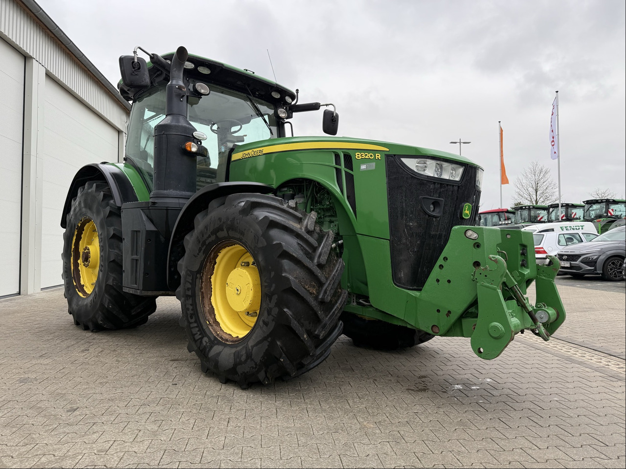 John Deere 8320 R E23 - Traktori: kuva John Deere 8320 R E23 - Traktori John Deere 8320 R E23 - Traktori: kuva John Deere 8320 R E23 - Traktori