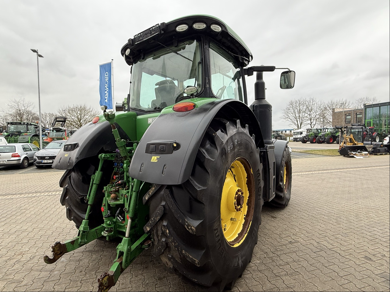 John Deere 8320 R - Traktori: kuva John Deere 8320 R - Traktori John Deere 8320 R - Traktori: kuva John Deere 8320 R - Traktori