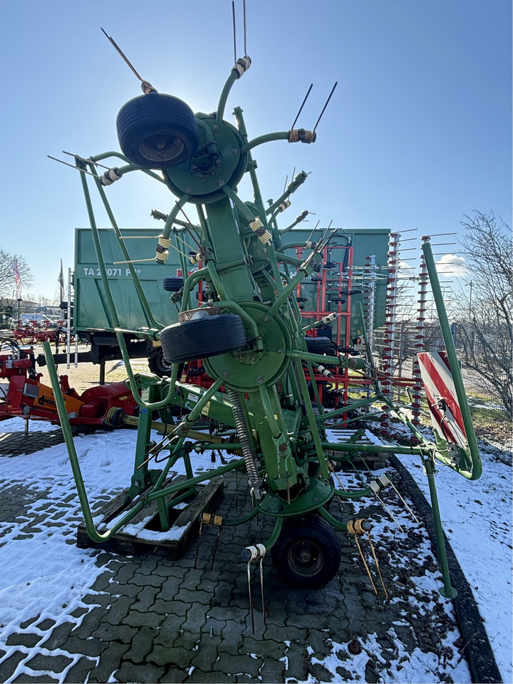 Krone Heuwender KW 882 - Pöyhin: kuva Krone Heuwender KW 882 - Pöyhin Krone Heuwender KW 882 - Pöyhin: kuva Krone Heuwender KW 882 - Pöyhin