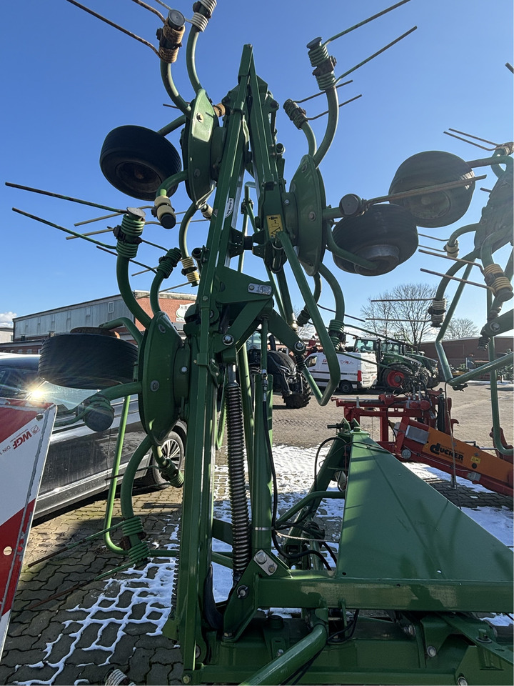 Krone Heuwender KW 882 - Pöyhin: kuva Krone Heuwender KW 882 - Pöyhin Krone Heuwender KW 882 - Pöyhin: kuva Krone Heuwender KW 882 - Pöyhin
