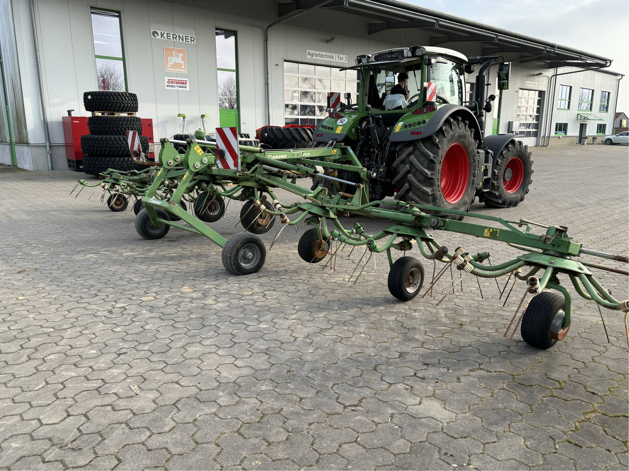 Krone KWT 10.50 / 8 x 7 Heuwender - Pöyhin: kuva Krone KWT 10.50 / 8 x 7 Heuwender - Pöyhin Krone KWT 10.50 / 8 x 7 Heuwender - Pöyhin: kuva Krone KWT 10.50 / 8 x 7 Heuwender - Pöyhin