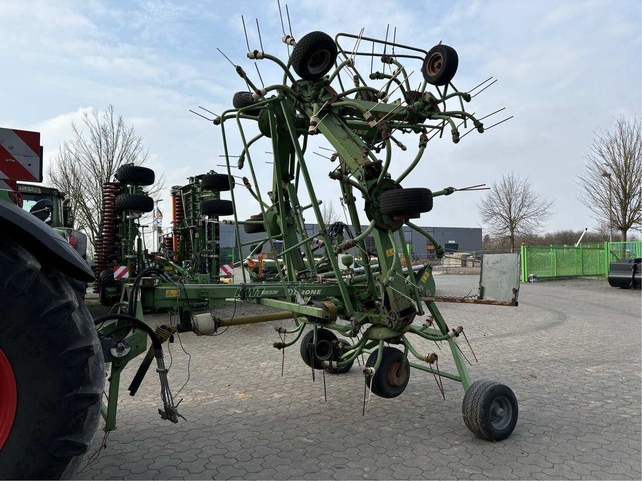 Krone KWT 10.50 / 8 x 7 Heuwender - Pöyhin: kuva Krone KWT 10.50 / 8 x 7 Heuwender - Pöyhin Krone KWT 10.50 / 8 x 7 Heuwender - Pöyhin: kuva Krone KWT 10.50 / 8 x 7 Heuwender - Pöyhin