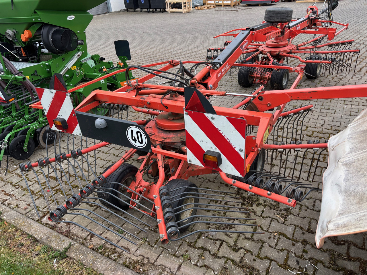 Kuhn Schwader 6632 - Pöyhin: kuva Kuhn Schwader 6632 - Pöyhin Kuhn Schwader 6632 - Pöyhin: kuva Kuhn Schwader 6632 - Pöyhin