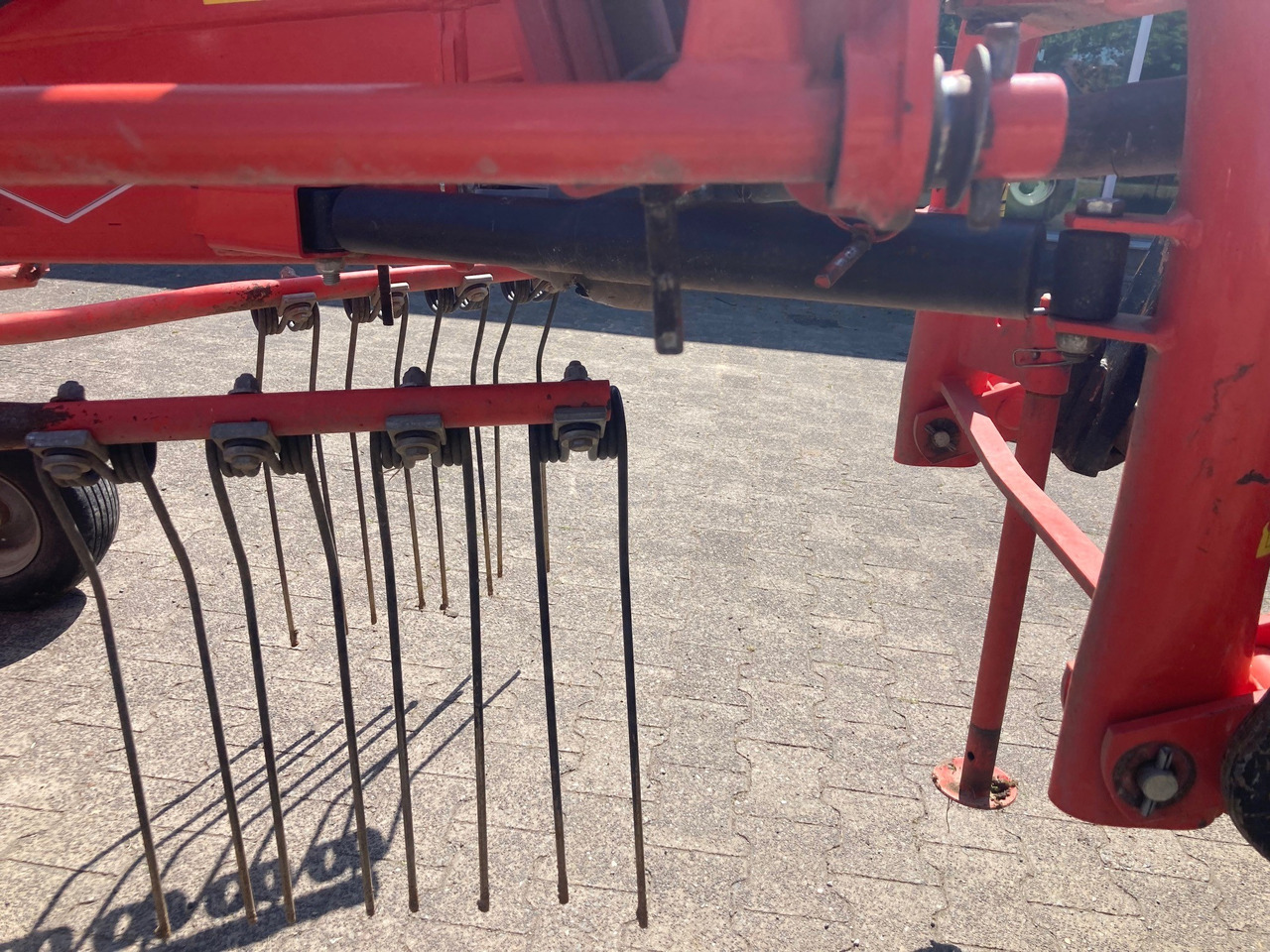 Kuhn Schwader GA 4521 - Pöyhin: kuva Kuhn Schwader GA 4521 - Pöyhin Kuhn Schwader GA 4521 - Pöyhin: kuva Kuhn Schwader GA 4521 - Pöyhin