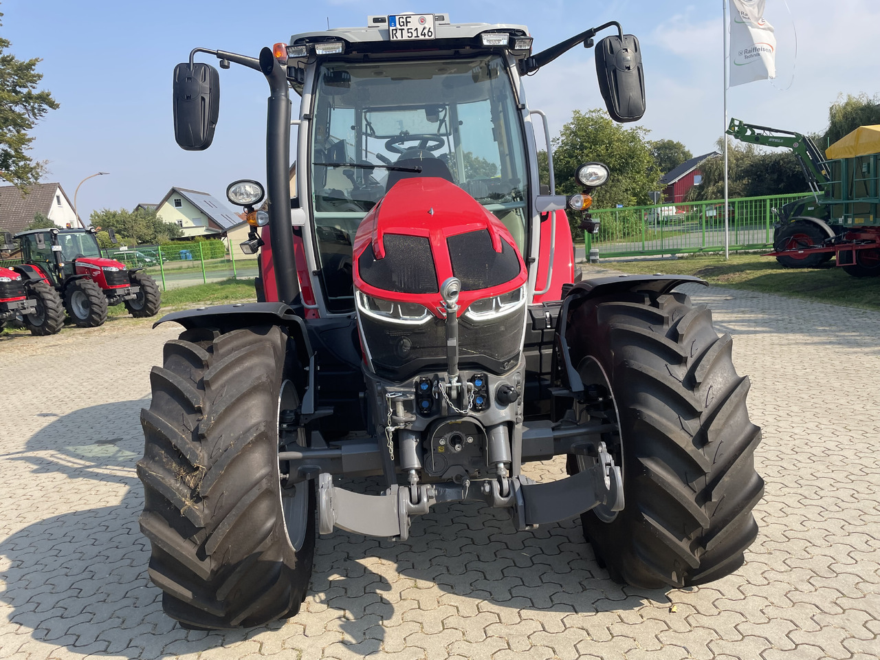 Massey Ferguson 5S.145 Dyna-6 Exclusive - Traktori: kuva Massey Ferguson 5S.145 Dyna-6 Exclusive - Traktori Massey Ferguson 5S.145 Dyna-6 Exclusive - Traktori: kuva Massey Ferguson 5S.145 Dyna-6 Exclusive - Traktori