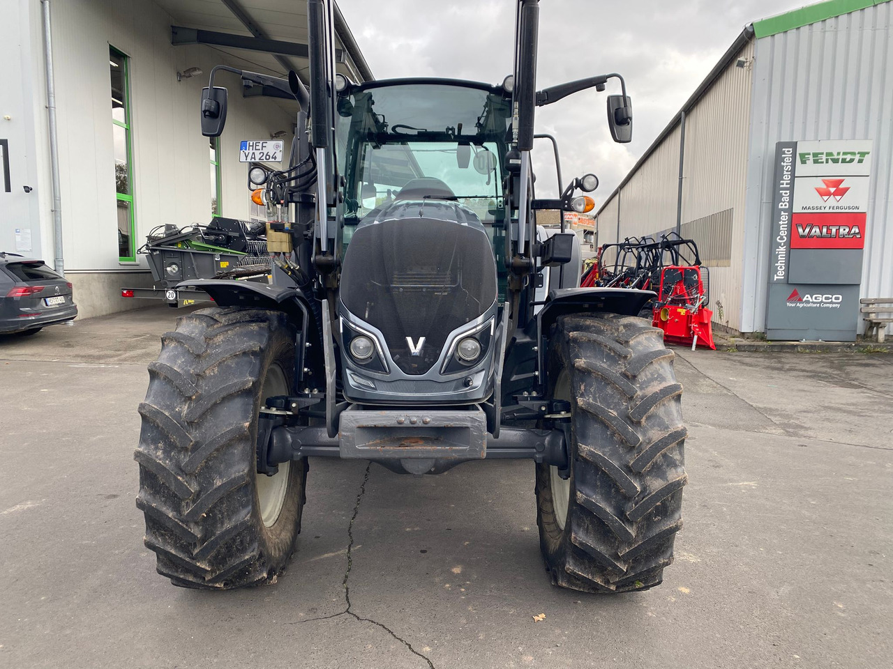 Valtra A 104 MH4 - Traktori: kuva Valtra A 104 MH4 - Traktori Valtra A 104 MH4 - Traktori: kuva Valtra A 104 MH4 - Traktori